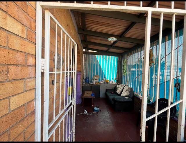 3 BEDROOM HOUSE FOR SALE IN SPRINGS CENTRAL
